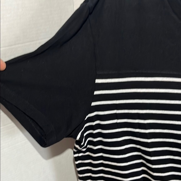 Old Navy Black and White Striped Short Sleeve Tee - Picture 4 of 7